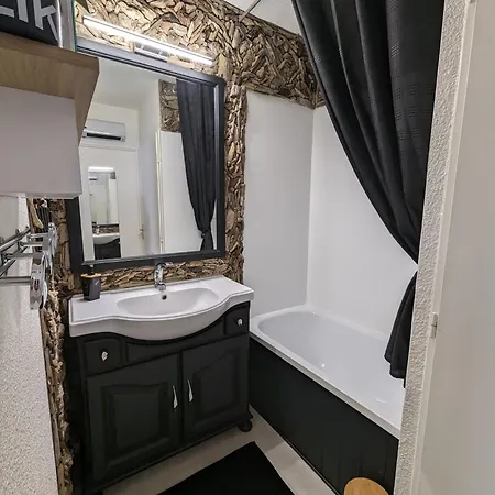 Bord De Mer, Piscine Et Wifi Apartament